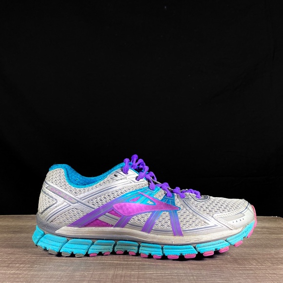 brooks shoes womens size 9